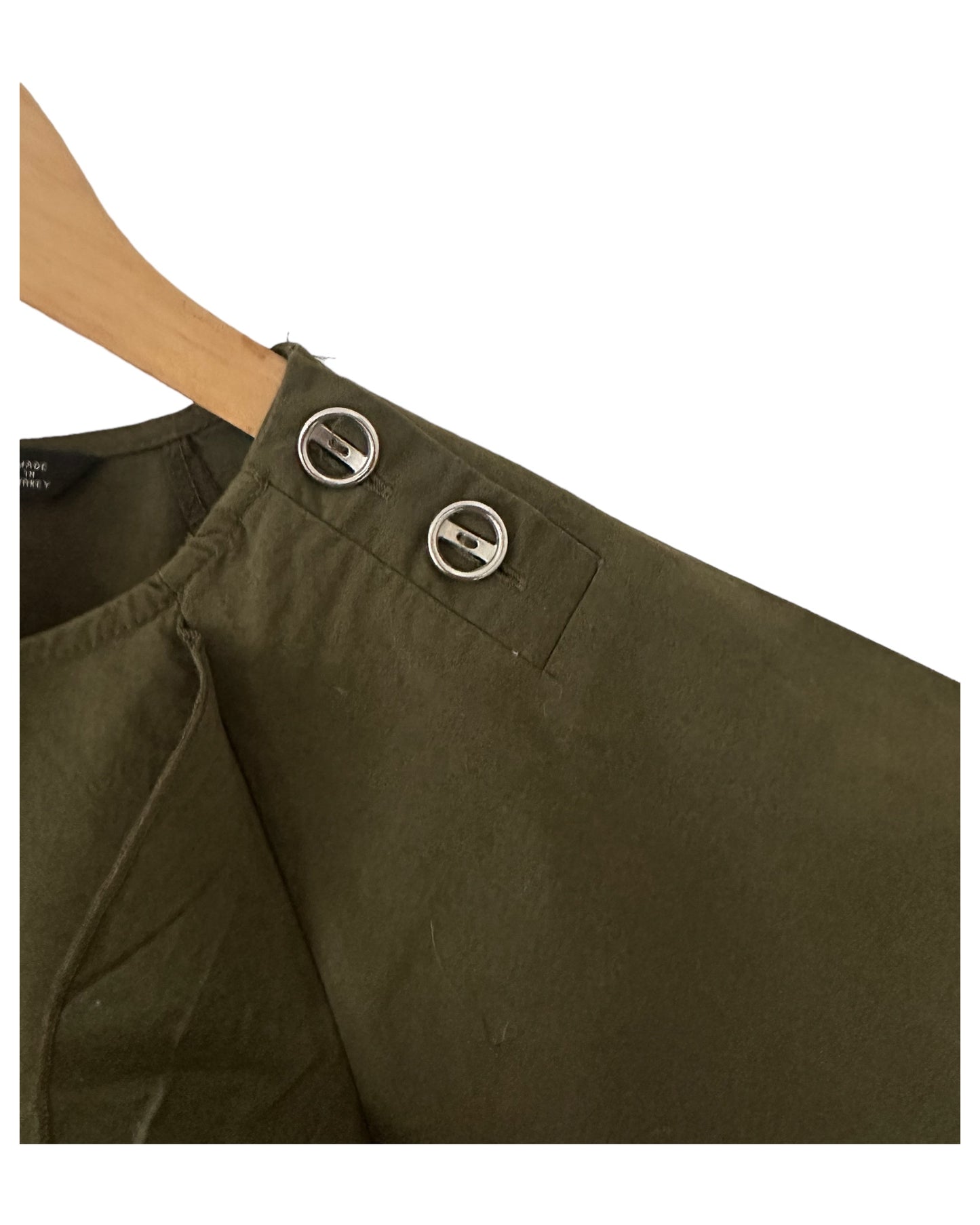 Preloved Zara Top features two shoulder buttons