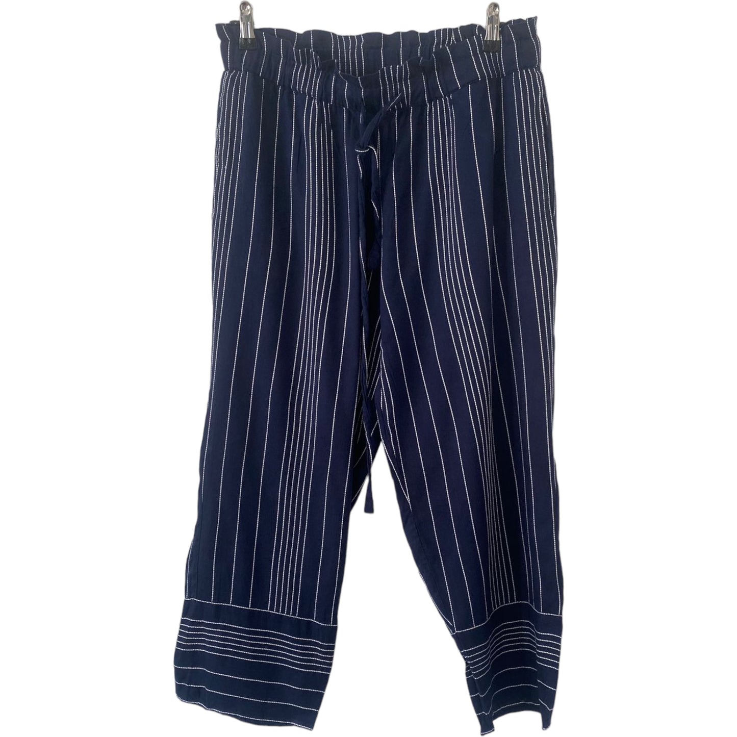 Experience the sophisticated look of Jigsaw's Navy & White Cropped Trousers, size 10. These trousers offer a chic, tailored style, perfect for any occasion. Jigsaw Navy & White cropped trousers Size 10 Jigsaw Preloved