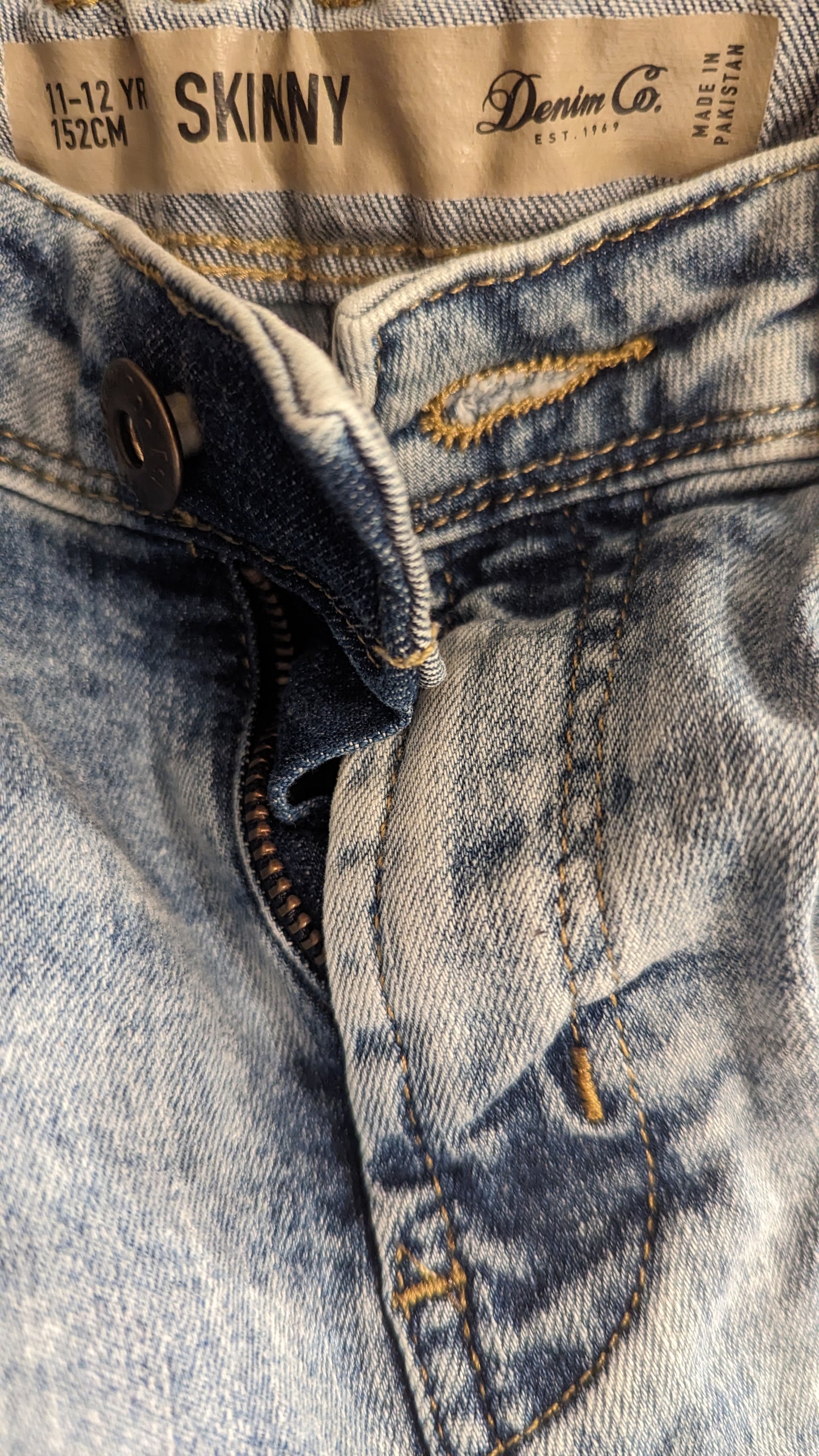 Skinny Distressed Shorts Denim & Co Size 11-12 years