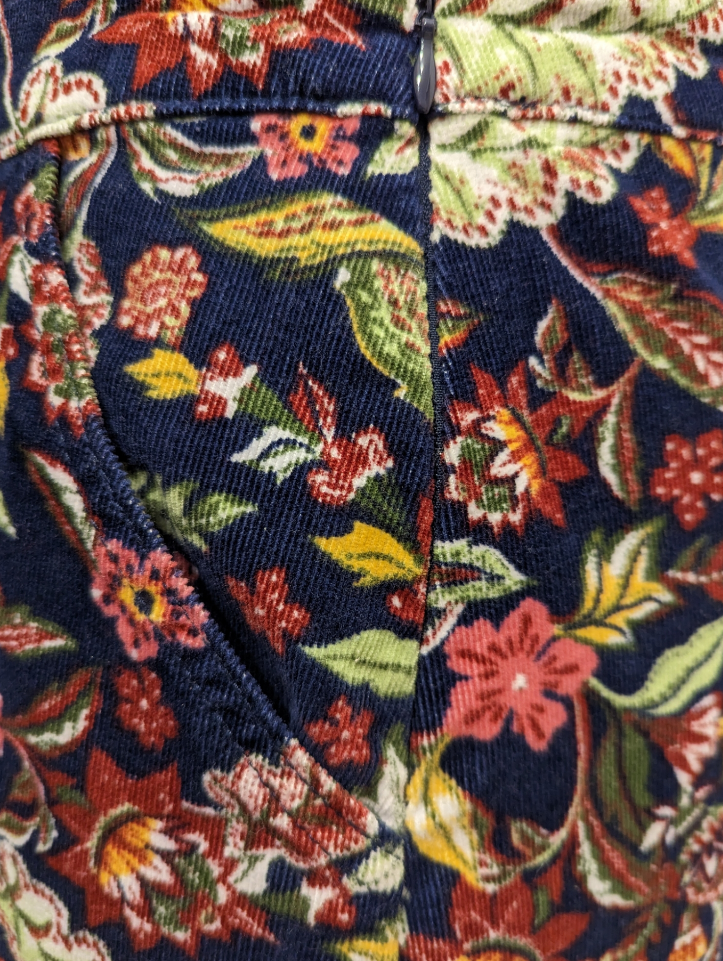 Cut from a TU cord fabric, it offers a lovely patterned design and is finished with convenient pockets and a side zip closure. Available in size 12, this timeless piece is sure to be a wardrobe favourite. Preloved