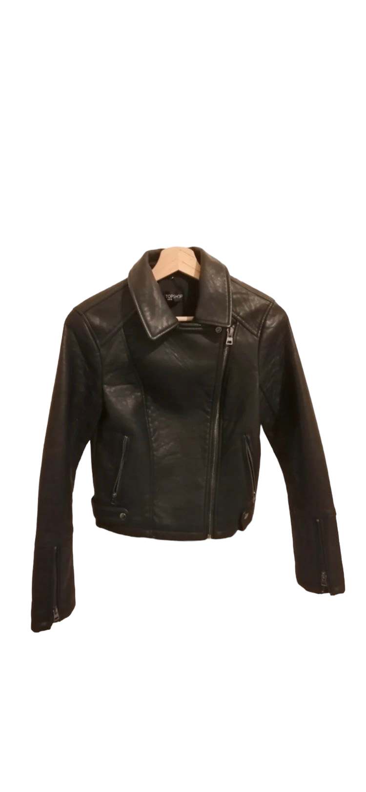 Discover your inner biker with this leather topshop jacket. Crafted from genuine leather, this jacket features a removable fur collar, to adjust to your desired look, and detailed sleeve zip for the perfect fit. Boasting a size 10 fit, this classic biker style will complete your wardrobe. Preloved