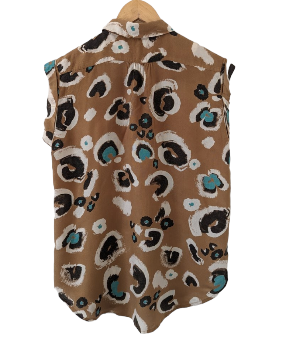 This Women's Shirt from River Island is the perfect summer staple. Features include a lovely short sleeved shirt with a delightful Animal print and a Size 8 loose fit for maximum comfort. Enjoy all-day comfort and style with this beautiful piece. Preloved