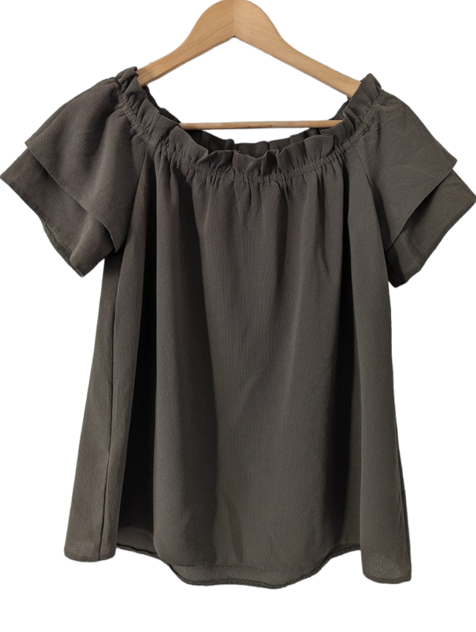 This Dorothy Perkins Off the Shoulders Top is crafted from lightweight and breathable crepe material and features cap sleeves for a modern, off-the-shoulder look. Perfect for any casual occasion, this top is available in size 10. Colour Khaki Preloved
