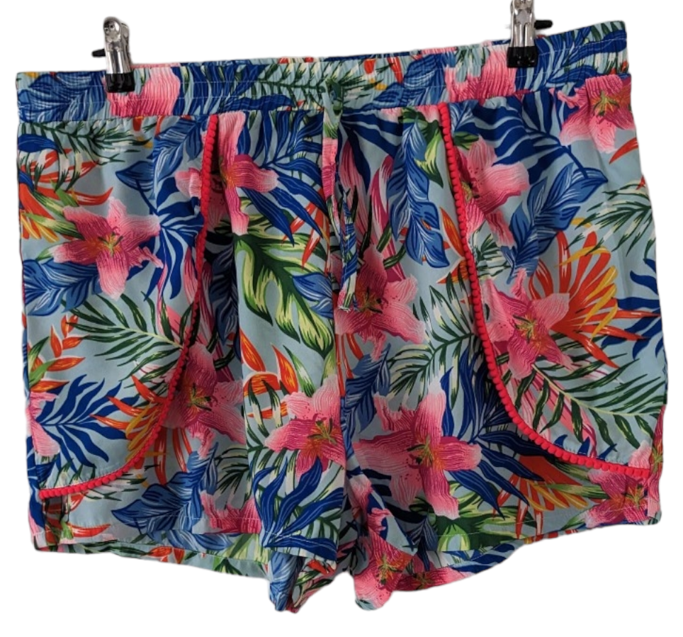 Preloved. These Studio Shorts boast an elastic waist and are available in size 16/18, creating an attractive and comfortable fit. Amazing Colours.