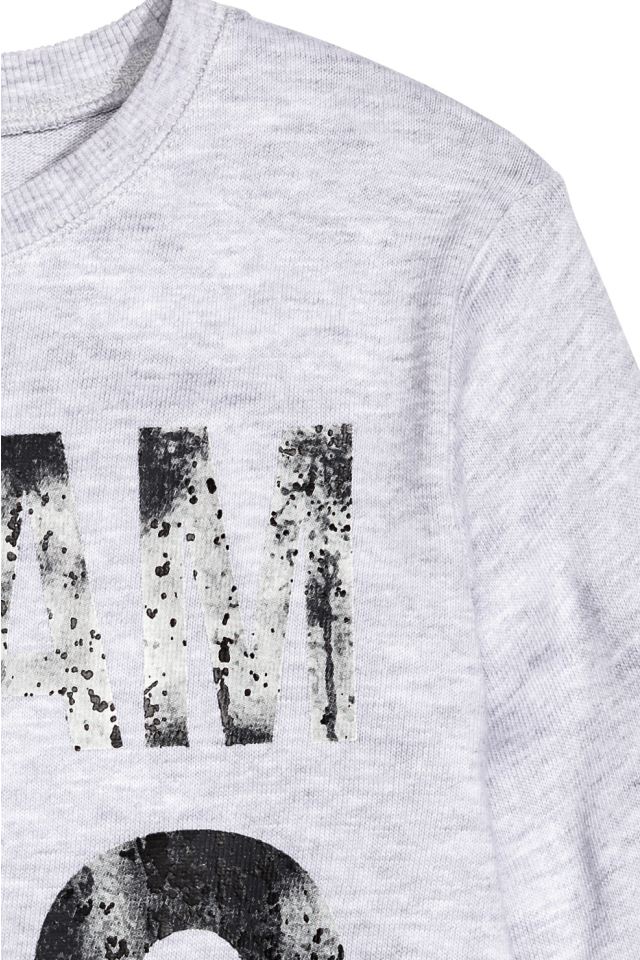 Love inspiring quotes...Believe in yourself Light grey long-sleeved top with ribbing around the neckline, cuffs and hem. Size 10 Years