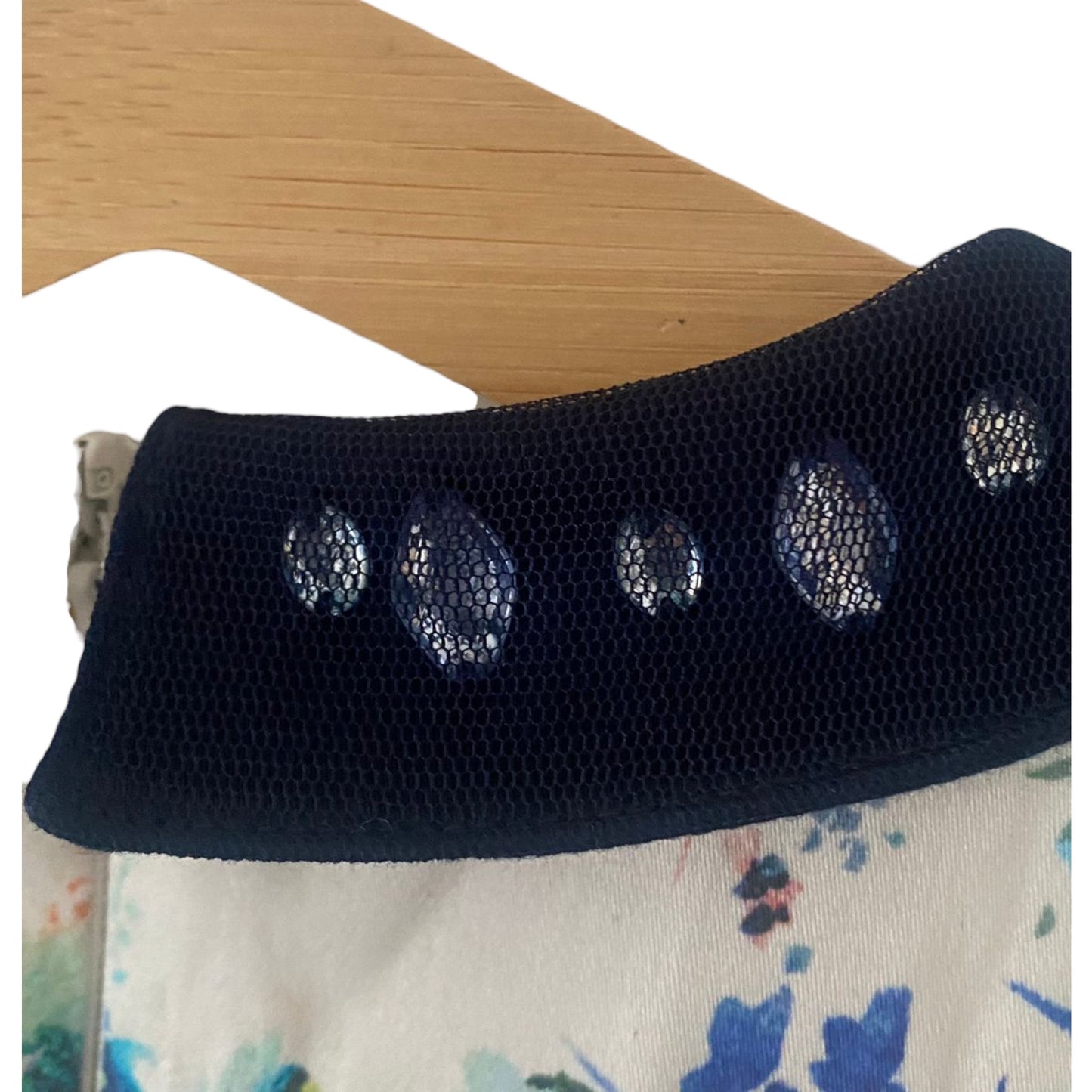 Lovely detailed gem Peter Pan collar