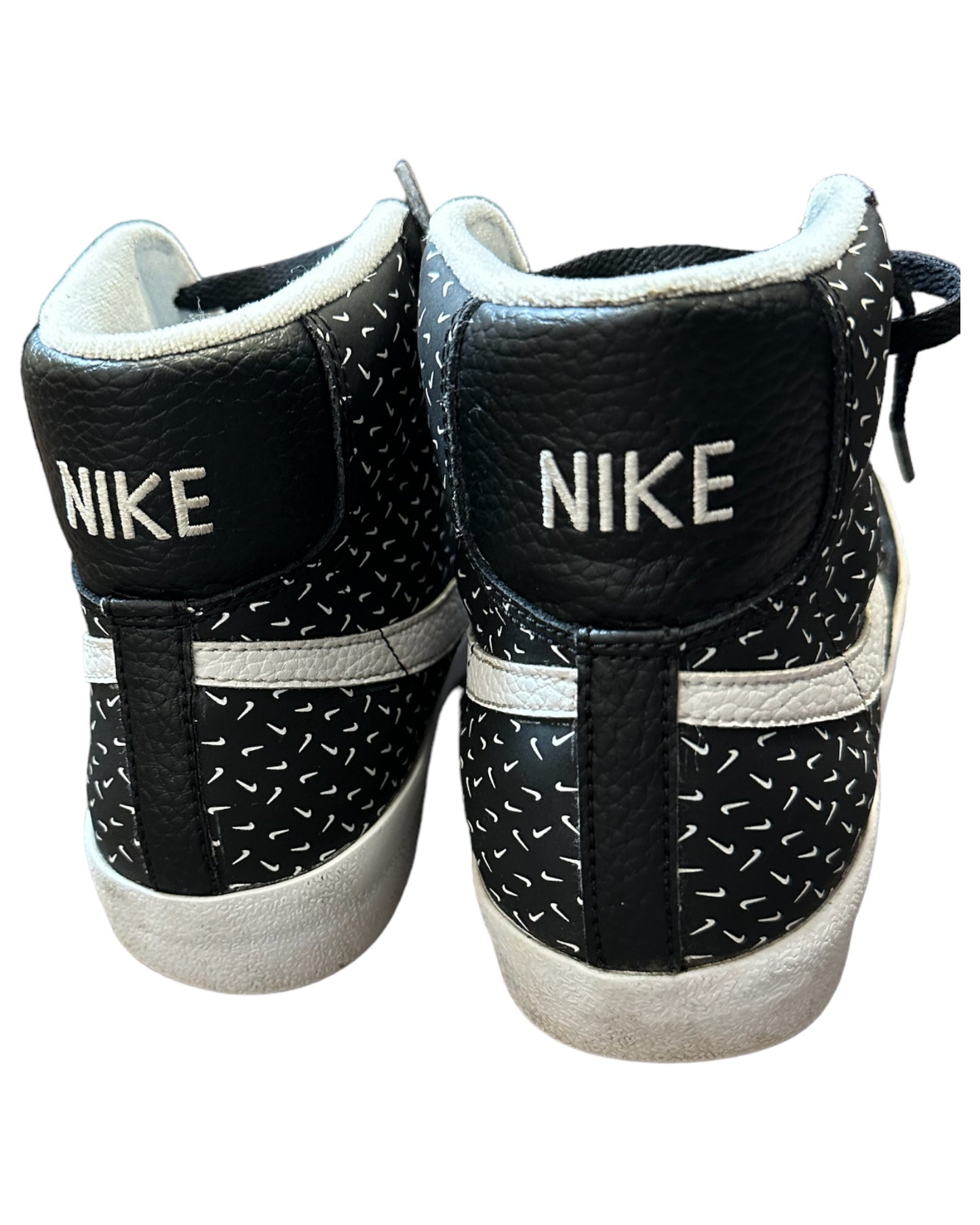 Blazer Mid Black & White Size 6