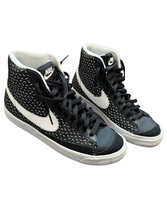 Blazer Mid Black & White Size 6