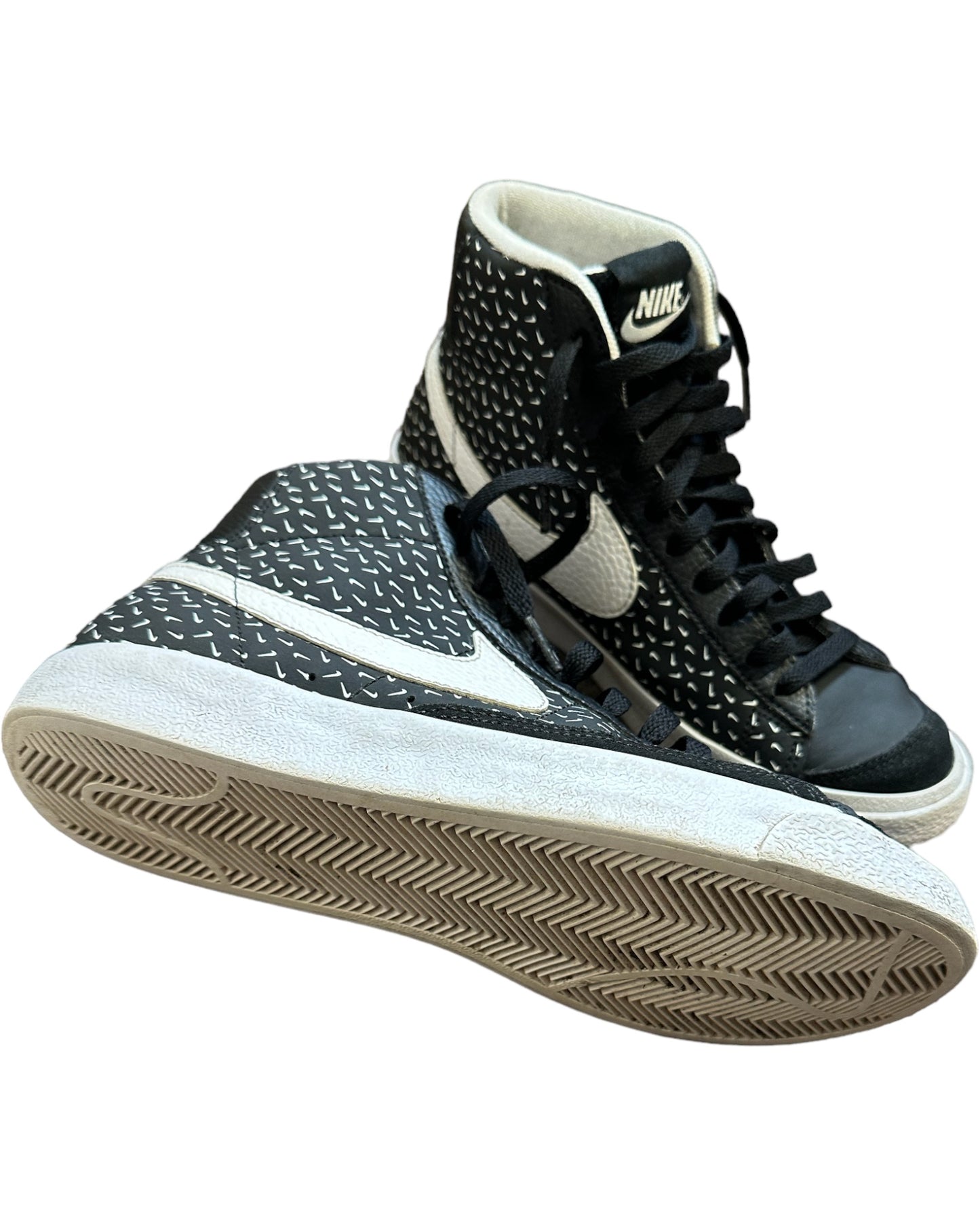 Blazer Mid Black & White Size 6