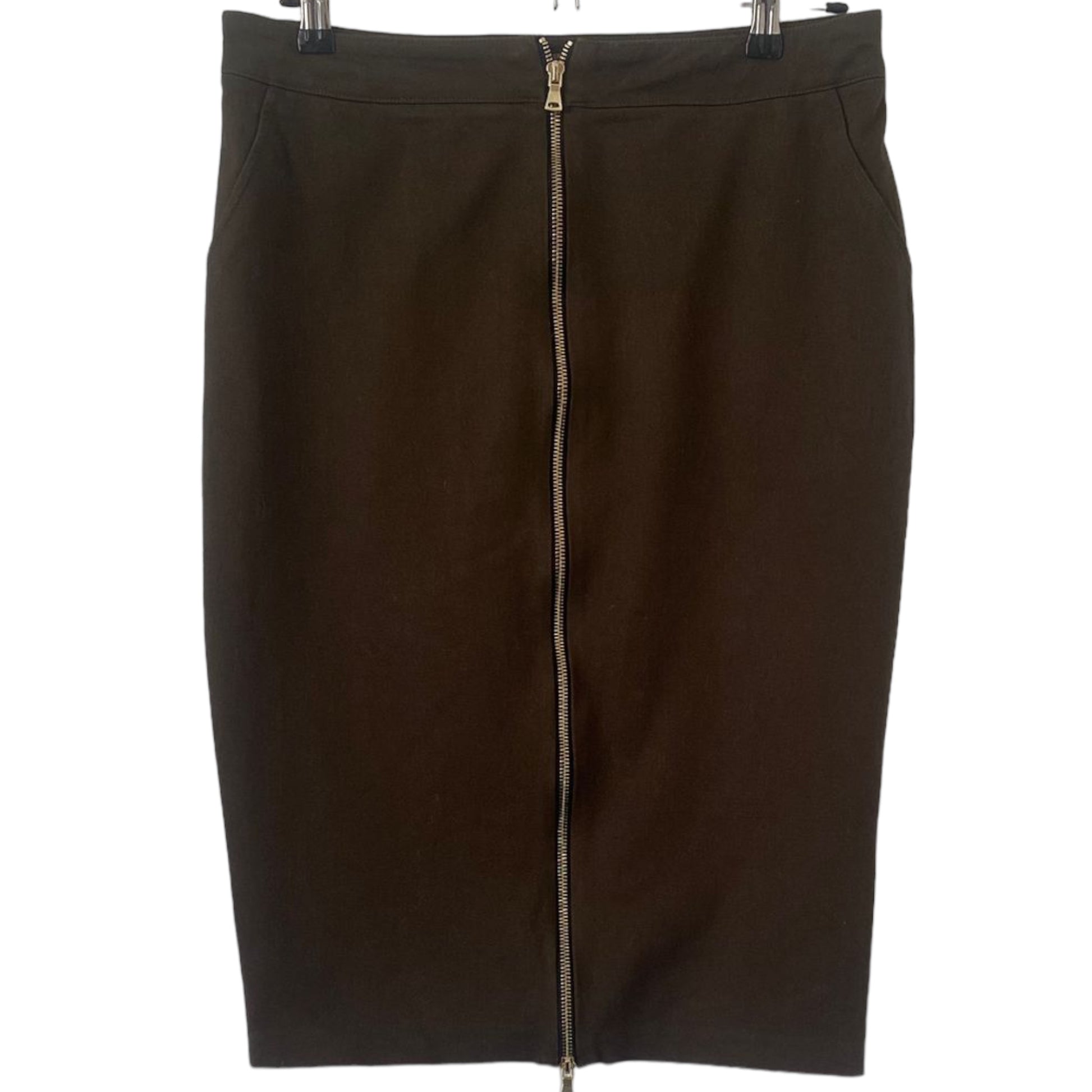 Slight Stretch This Gold Zip Skirt from River Island is the perfect addition to your wardrobe. Crafted from Khaki fabric, it features a flattering size 14 fit. Preloved