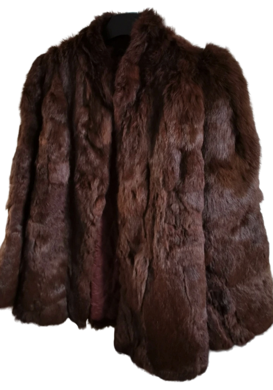 Put a little glam to your outfit Elegant Brown Fur Coat  Fur origin france  L/12. 