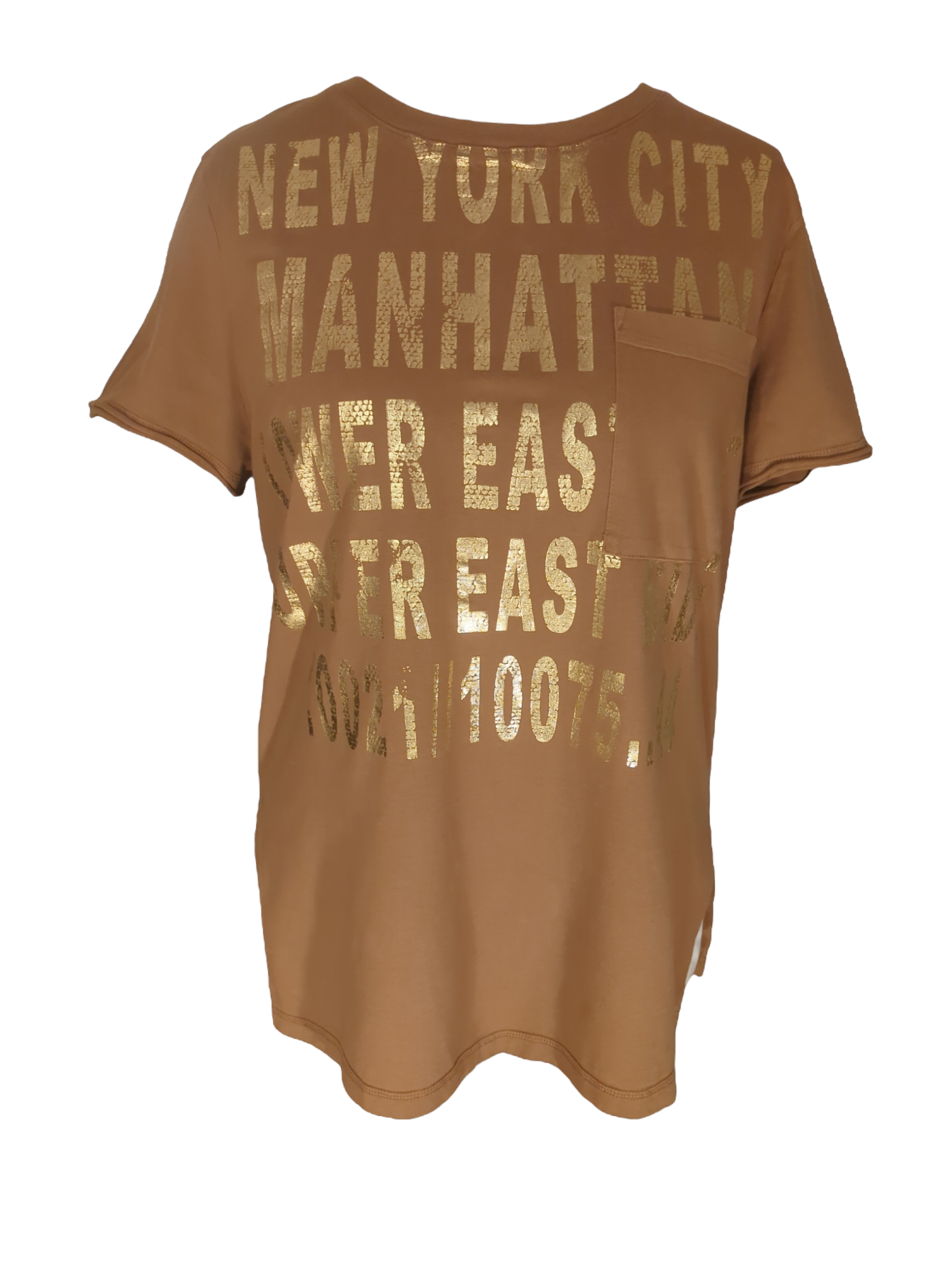 This stylish River Island New York T-shirt is a great way to add some flair to your wardrobe. The brown color is complemented with gold writing for a classic, yet modern look. The size 12 offers a comfortable fit. An eye-catching piece from the iconic River Island brand. Preloved