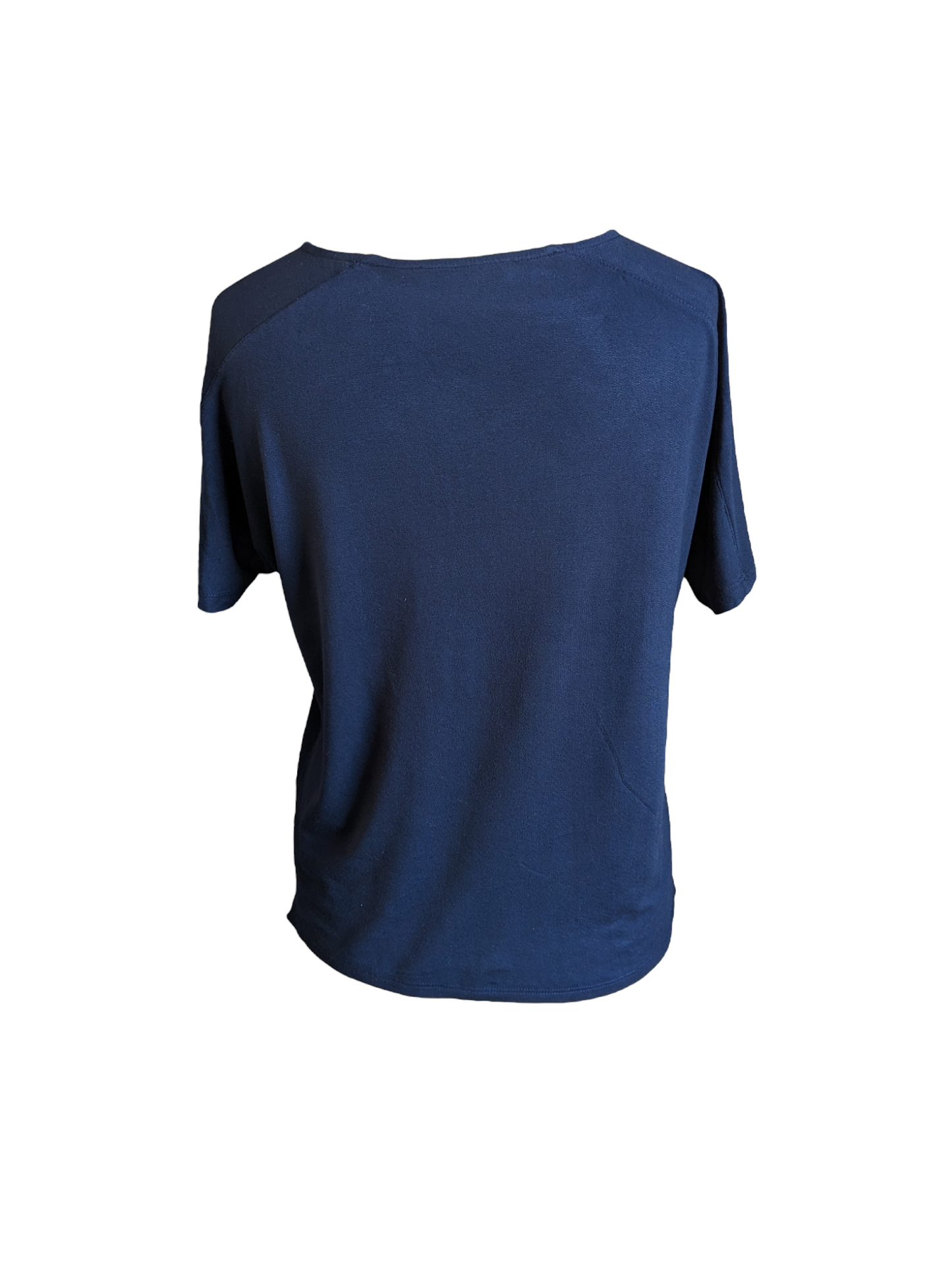 PrelovedM&S Collection offers an ideal way to showcase your style. The front of the top is crafted from a navy blue Crepe feel material, while the back is made from a comfortable T-shirt material. The design features beautiful Birds, giving this top a unique and eye-catching look. Available in size 12.