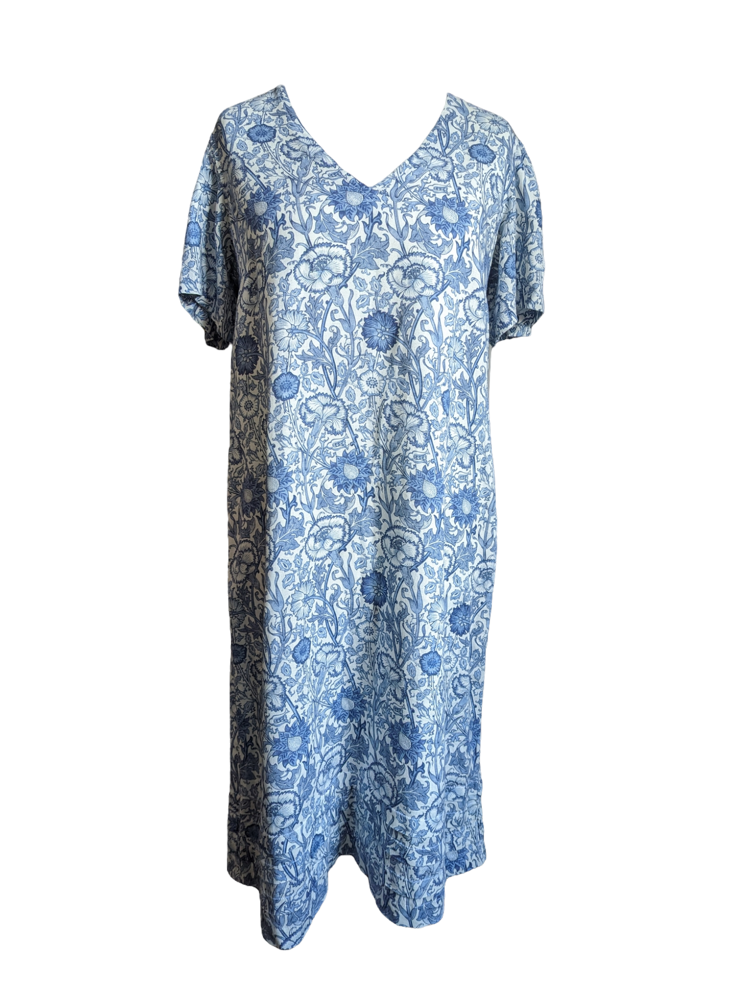 This charming Next Morris & Co Dress is the perfect blend of style and comfort. Featuring a beautiful pattern, this dress is made out of 70% Viscose and 30% Linen fabric for superior comfort. Giving the linen feel without the easy crease. Available in size 16 Tall, this dress is sure to fit perfectly and last for a long time.