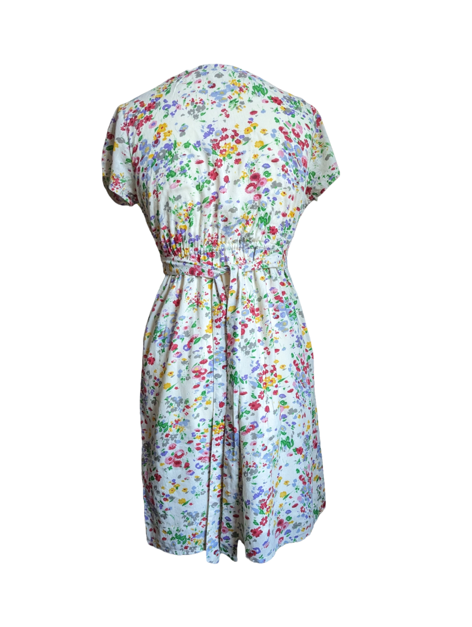  This stunning Pretty Fat Face Dress guarantees a flattering fit with its elastic back waist and ties, delicate chest detailing, and full lining. This lovely floral dress is perfect for any summer occasion, featuring size 12 for a comfortable fit. Enjoy feeling good and looking beautiful in this stylish summer dress. Preloved