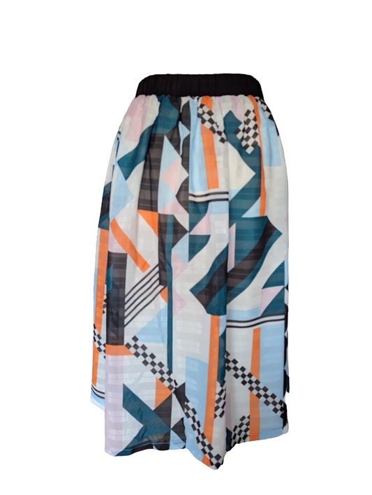 Preloved, Introducing the Shophyline Skirt - New with Tags, ideal for adding a touch of style and flair to any outfit. Featuring an alluring abstract pattern, a fully lined interior, and an elasticated waistband for a comfortable and flattering fit. 