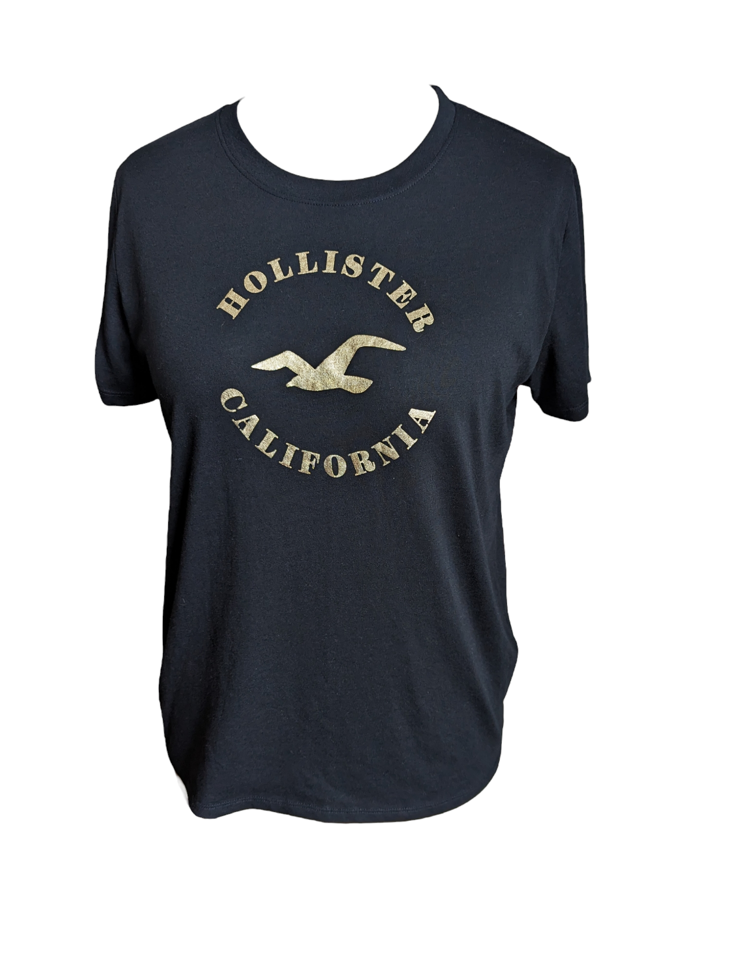 Show your style in this Hollister California Classic T-shirt. Made, this 14 (L) black T-shirt features bold gold lettering for added style. Look and feel great no matter where you're headed. Preloved