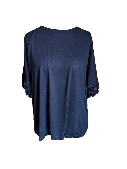 This Oliver Bonas Fringe Sleeve T-shirt is a stylish yet comfortable addition to any wardrobe. It features navy blue material, complete with a classic fringe sleeve design. The size 16 makes it a perfect fit for most body types. Make a statement with this on trend t-shirt.Prevolved