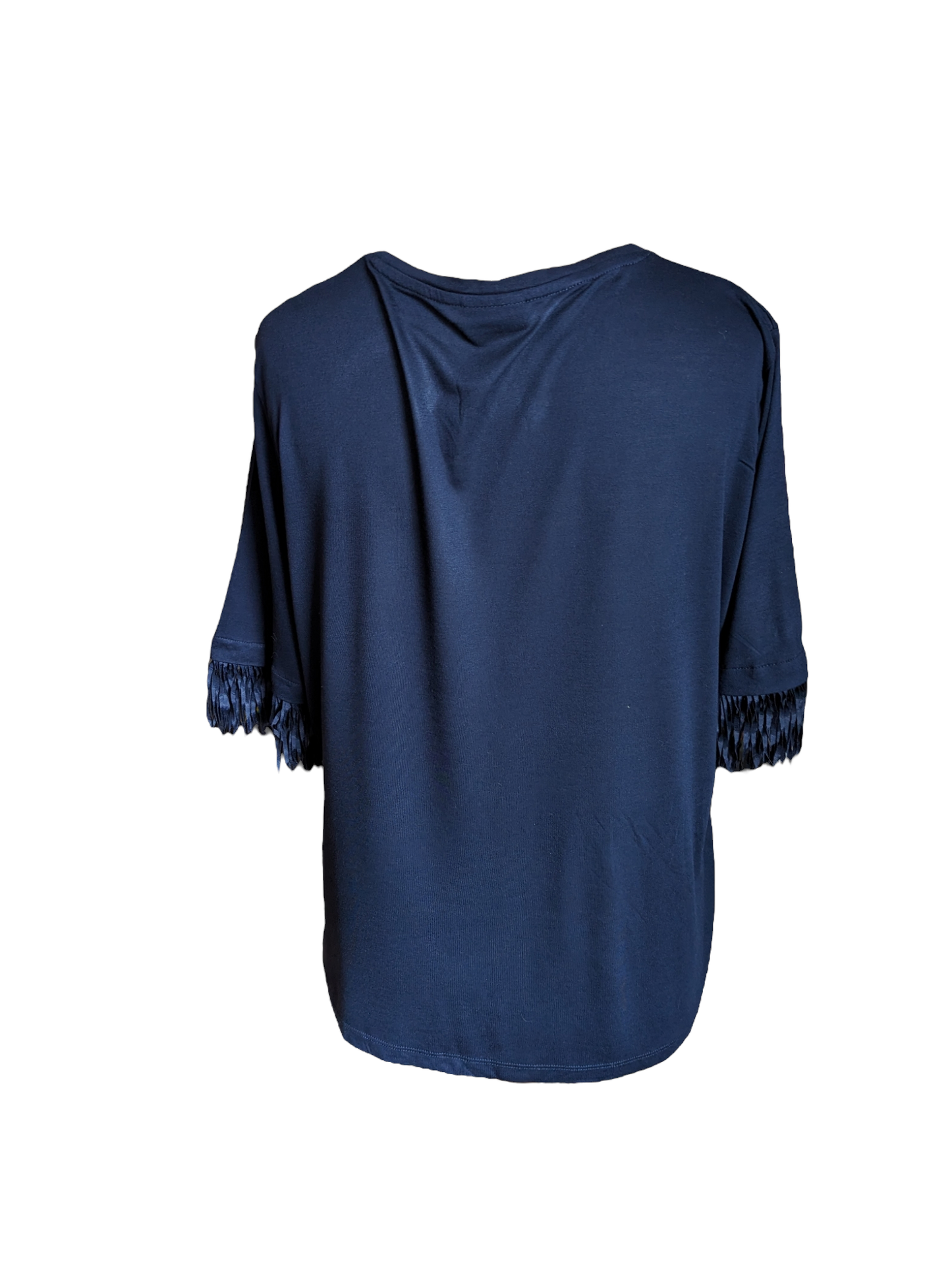 This Oliver Bonas Fringe Sleeve T-shirt is a stylish yet comfortable addition to any wardrobe. It features navy blue material, complete with a classic fringe sleeve design. The size 16 makes it a perfect fit for most body types. Make a statement with this on trend t-shirt. Preloved