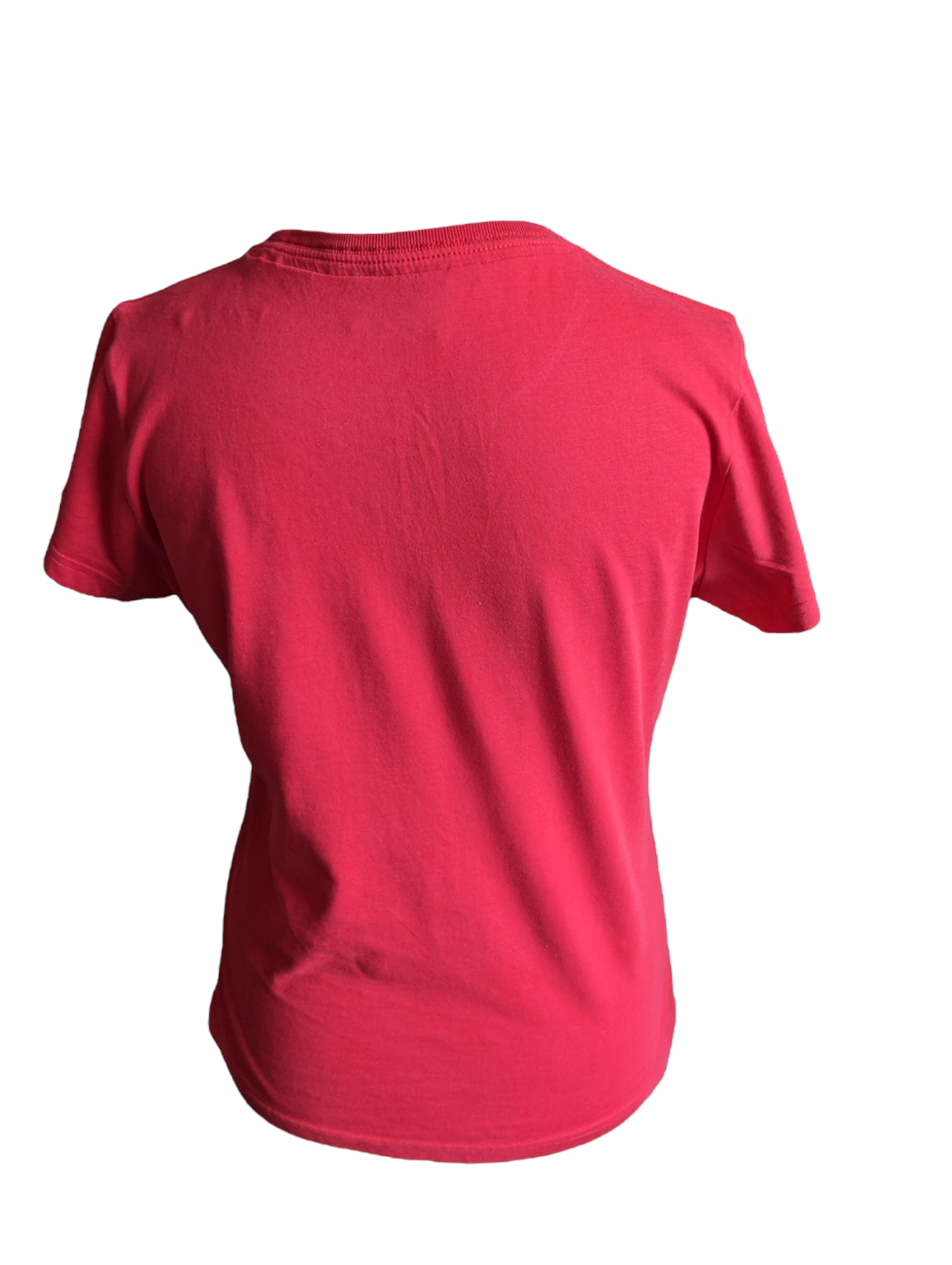  This vintage-style Superdry T-shirt features a bright red colour with blue lettering. The size is XL (size 16), perfect for a comfortable fit. Crafted from high-quality fabric, this t-shirt offers a soft touch and long-lasting durability. Show off your sporty style with this Superdry T-shirt. Preloved