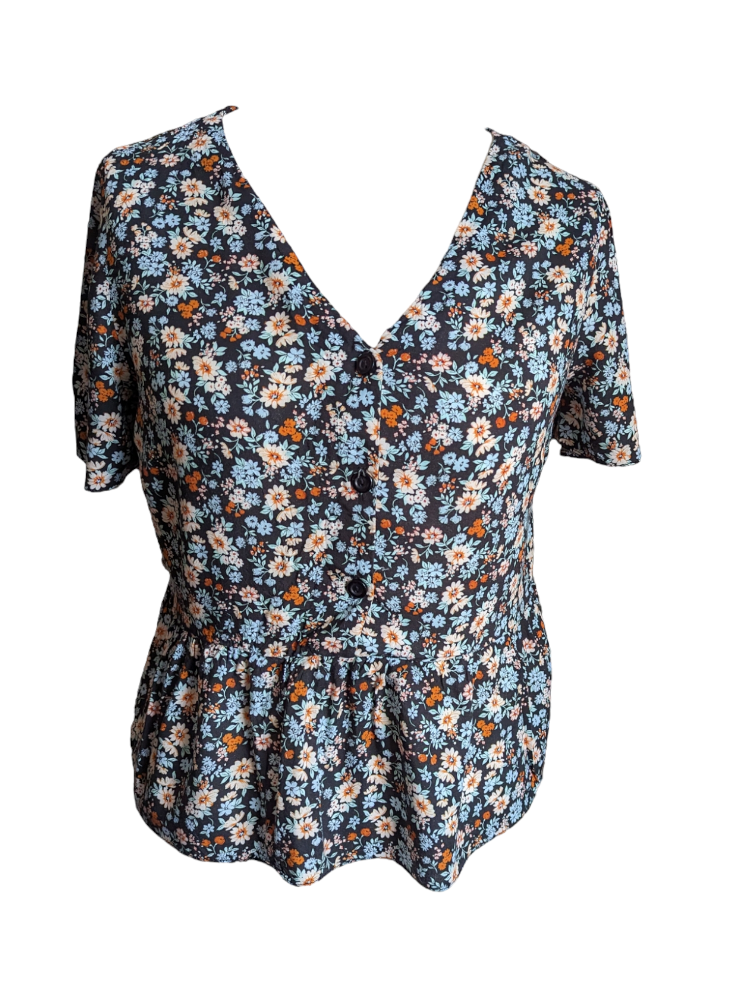 Preloved This Floral V-Neck Button Blouse is the perfect blend of style and comfort. Its lightweight, short-sleeved design, V-neck cut and ruffled bottom detailing make it an ideal choice for summer days. Available in size 12.