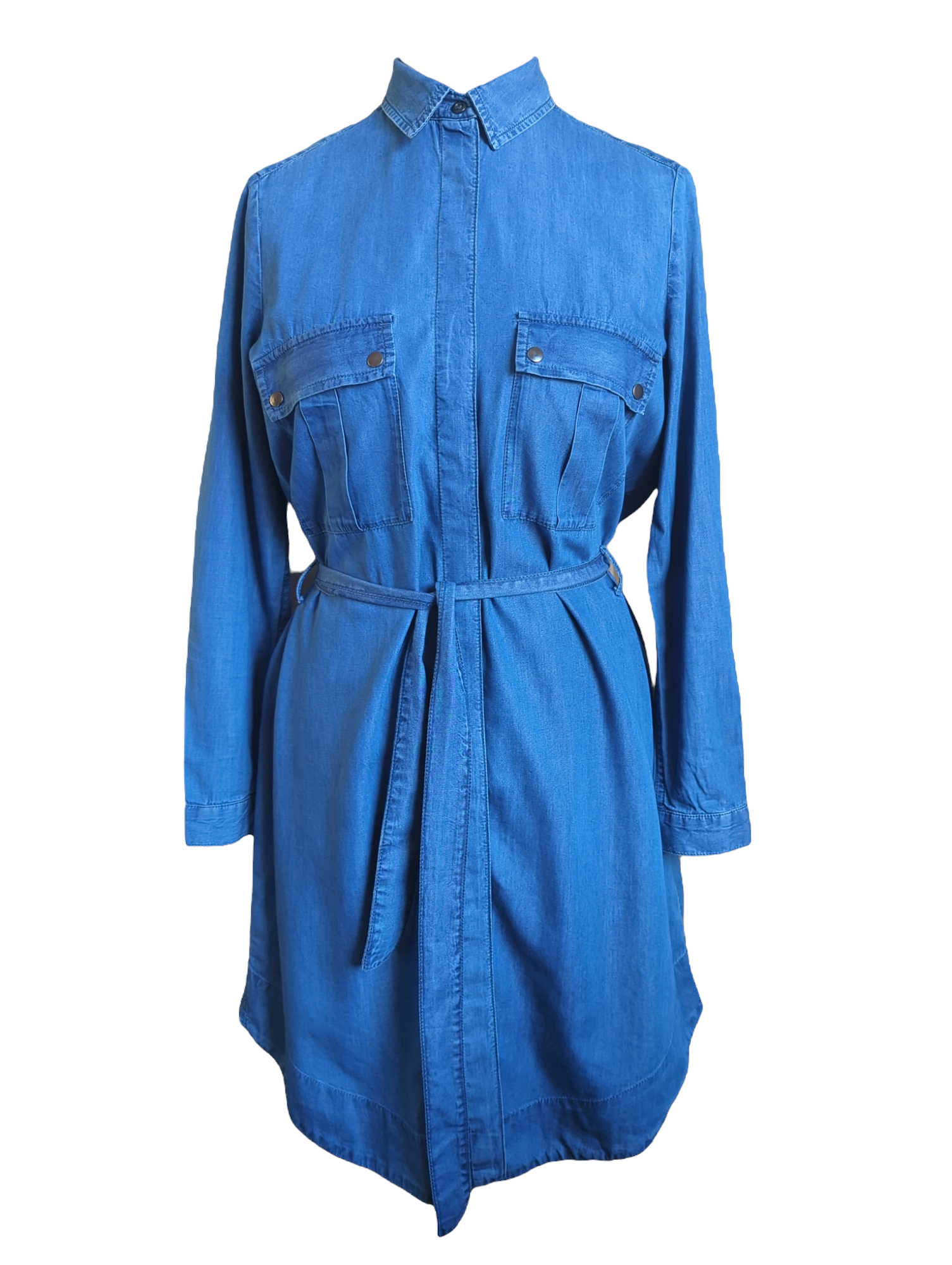 This M&S Denim Dress is perfect for any occasion. Its size 12 features a curved hemline and tie waist, a design that falls below the knee and has a soft feel for a comfortable fit. Preloved