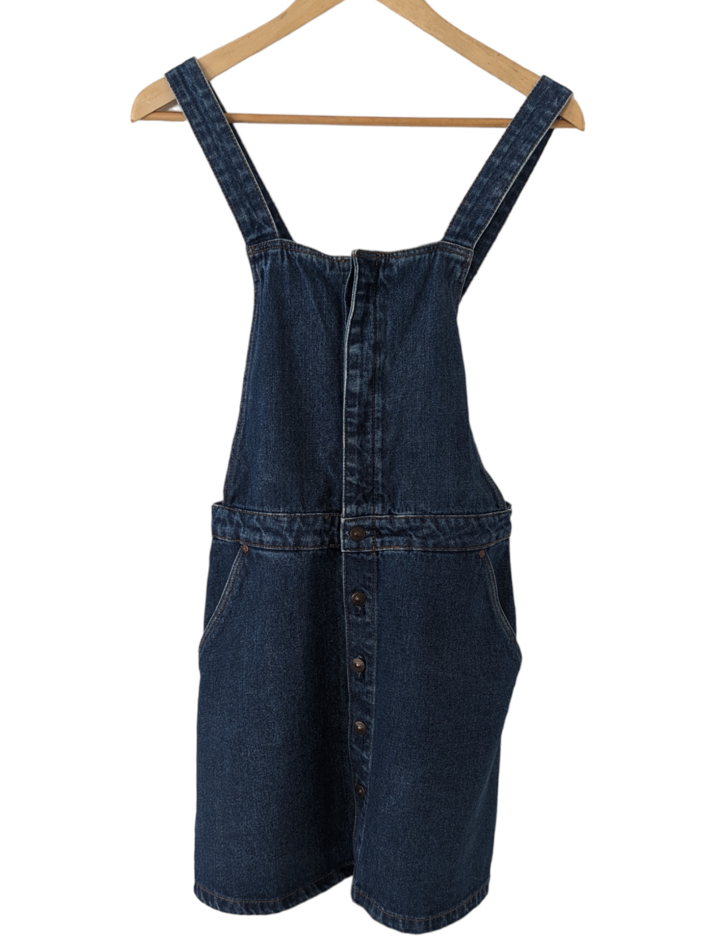 A modern wardrobe essential, these Zara Denim Dress Dungarees offer a timeless look. The classic style is sure to be a hit, with its adjustable straps. Crafted with a cotton blend, these size 10 dungarees are comfortable, breathable and made to last. Preloved 