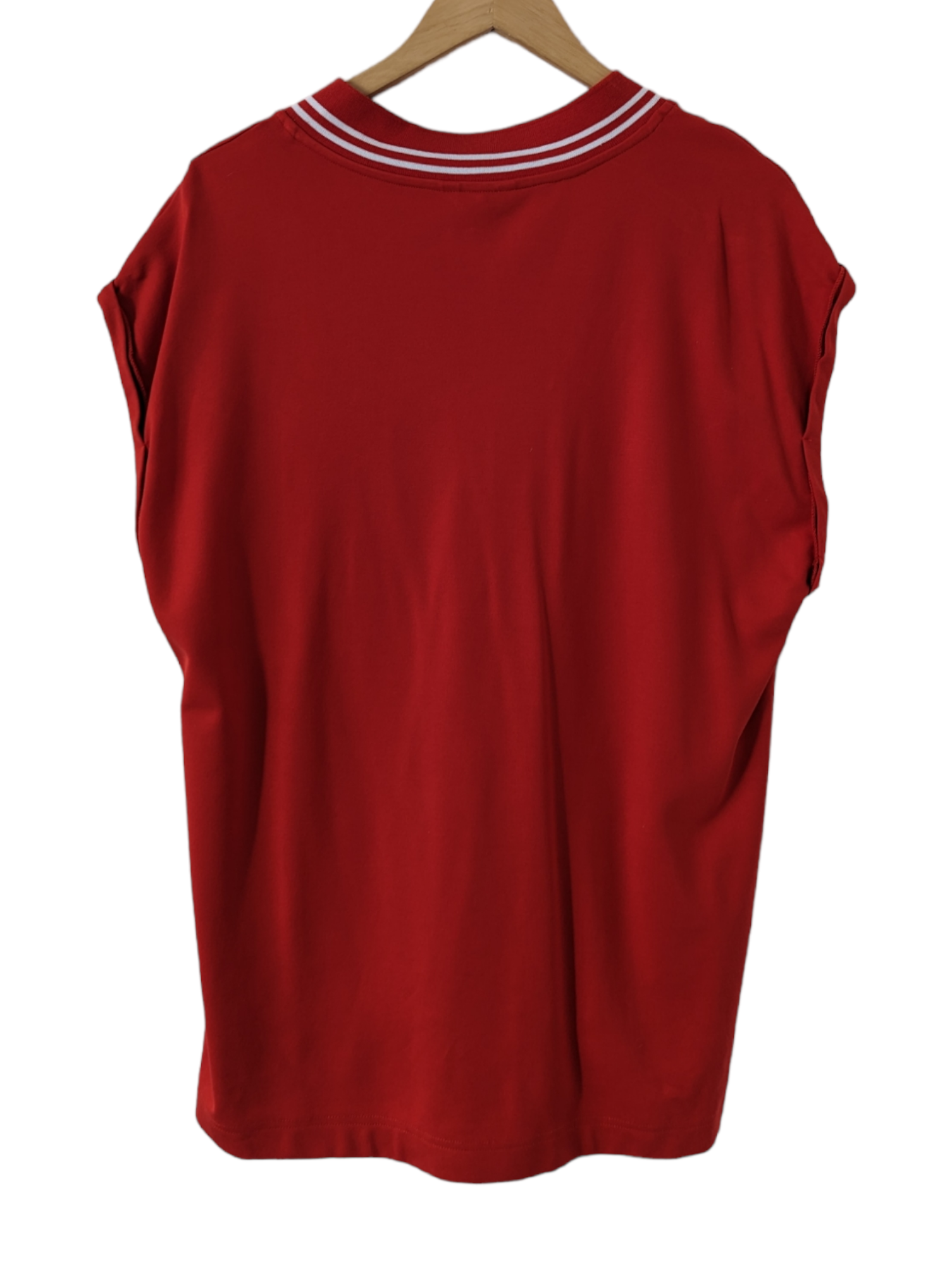 Next T-Shirt Red. This classic V-neck t-shirt has been designed with a lightweight, breathable fabric that keeps you cool and comfortable in sizes 16. The red colour of the shirt will add a stylish and fashionable look to your wardrobe. Preloved