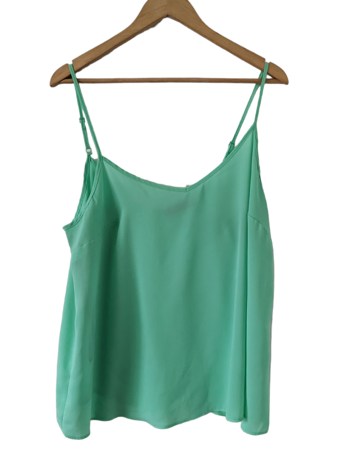 This Perfect Everyday Green Cami Vest is perfect for any occasion. It has adjustable straps to ensure the perfect fit and is designed to keep you comfortable all day. Its atmosphere fabric is soft and breathable and its Size 18 is perfect for larger sizes. Get ready for your perfect everyday look! Preloved