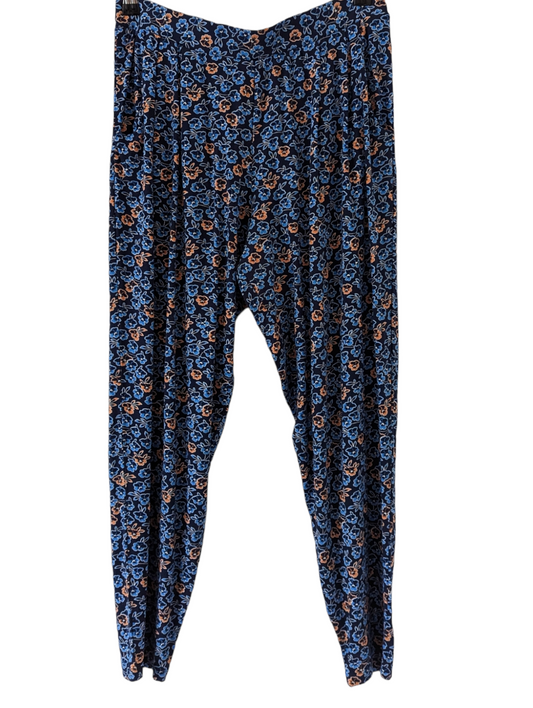 Our Next Tapered Leg Trousers feature a stylish loose fit with a tapered leg and a beautiful pattern. Crafted with stretch fabric for optimal comfort, these trousers also feature side pockets and are available in size 14 Petite. Perfect for all occasions. Preloved